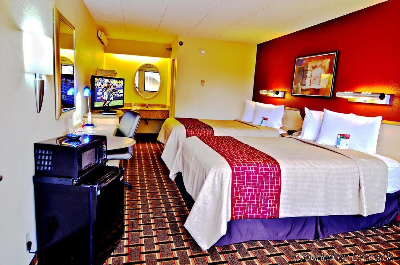Red Roof Inn Cincinnati Northeast - Blue Ash Exterior photo